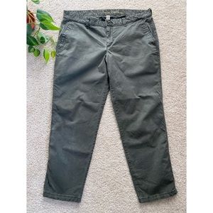Gap- Girlfriend Khaki Pants Douglas Fir